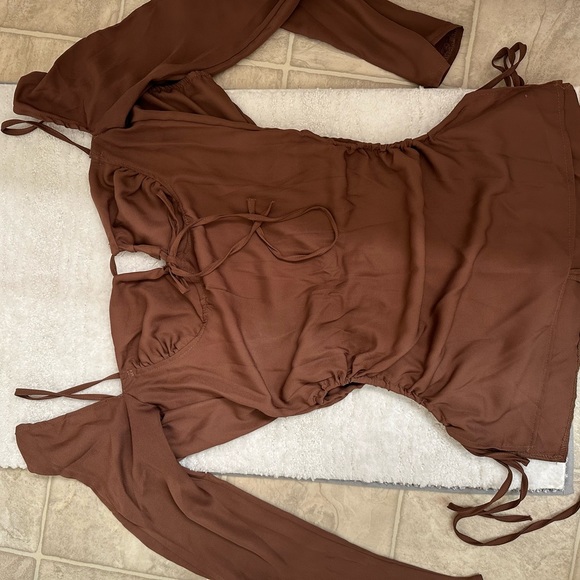 Long puff sleeve mini body con dress in Brown - Picture 5 of 5